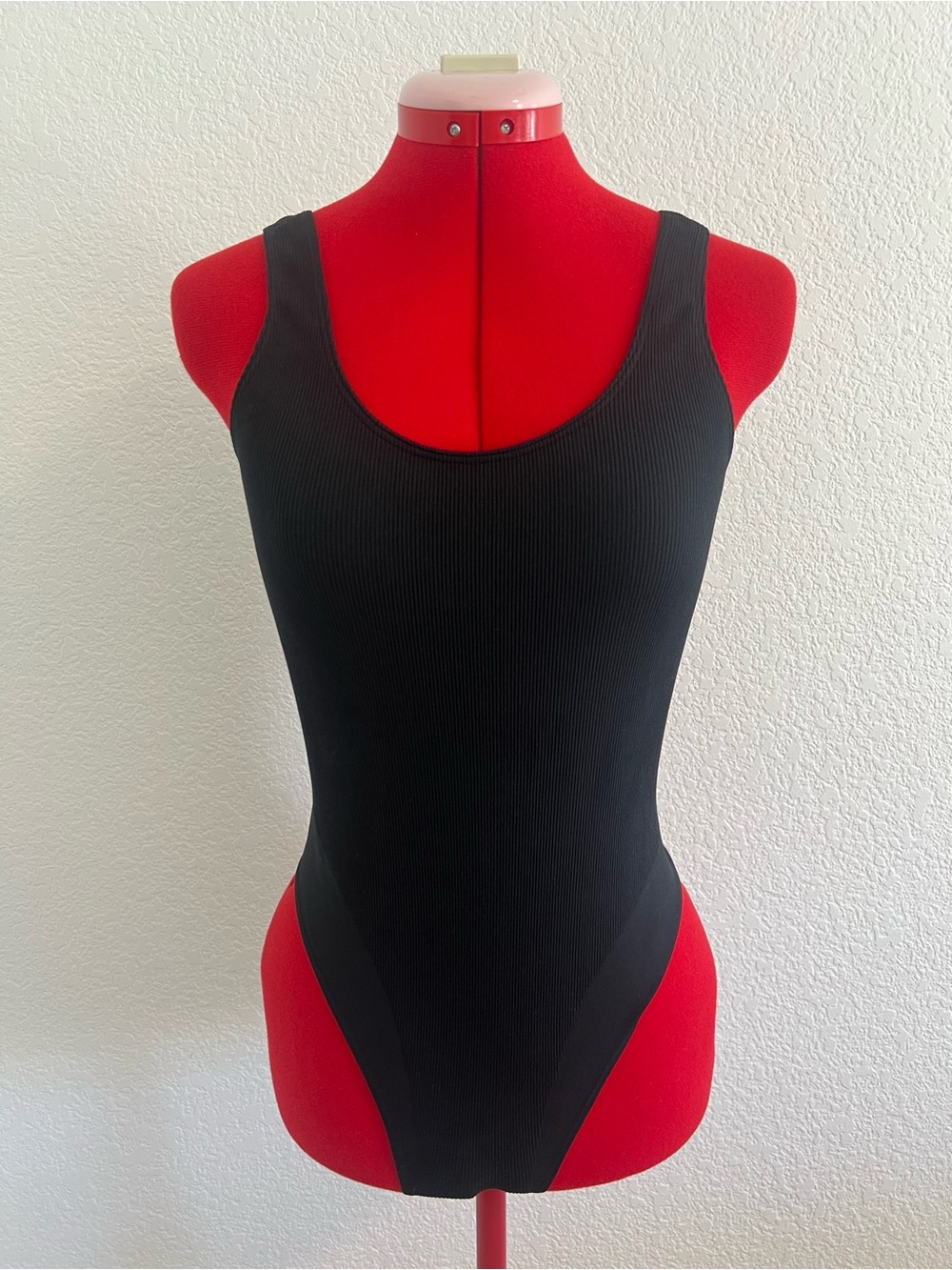 Lavarice Black Ribbed Scoop-Neck Thong Bodysuit Small